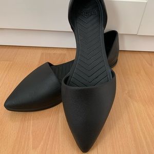 Black Pointed Toe Flats